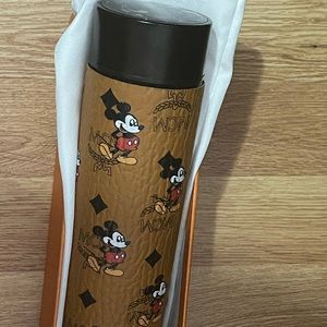 Water bottle with led temperature